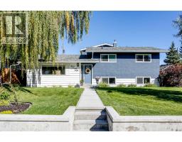 728 71 Avenue SW - photo 1