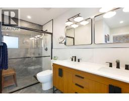 728 71 Avenue SW - photo 18
