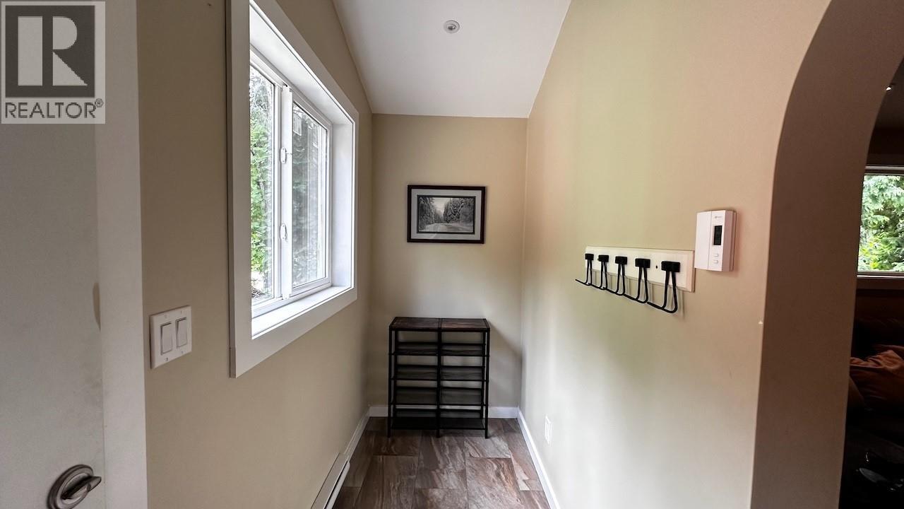 811 Victoria Street - 9