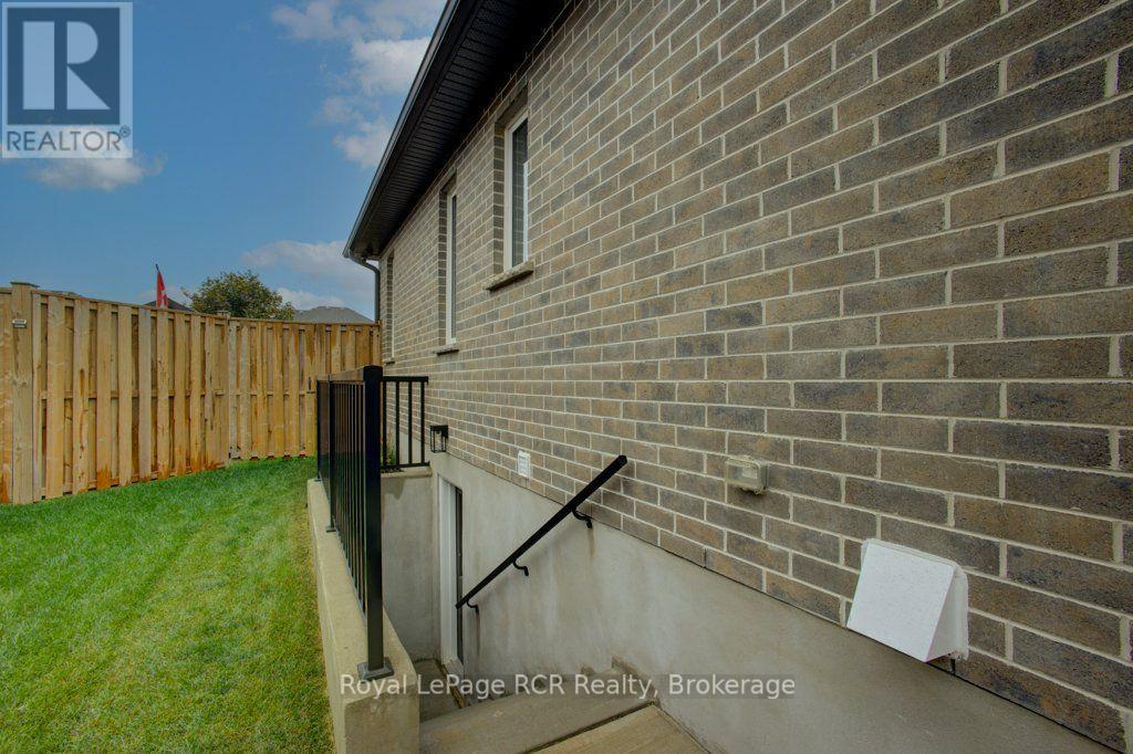 137 WALSH STREET - 33