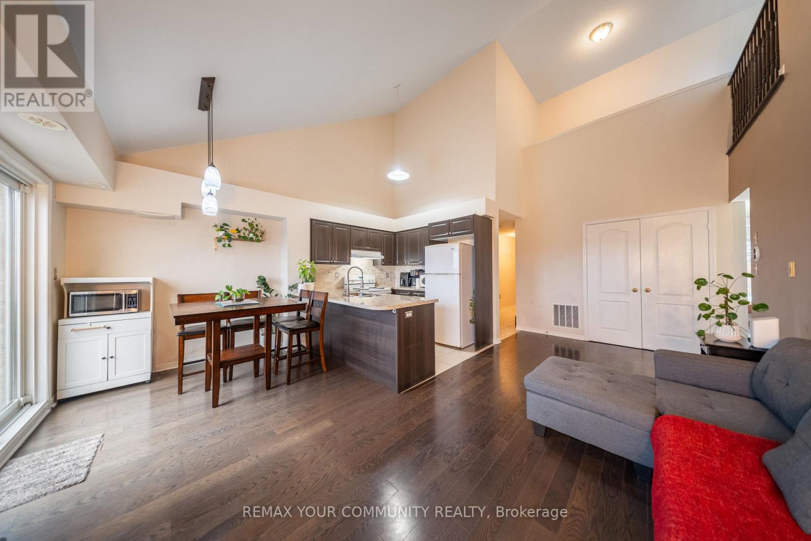 #48 651F WARDEN AVENUE - 12
