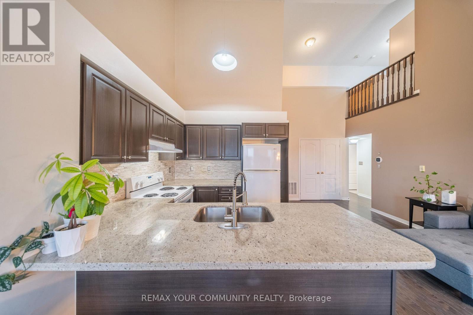 #48 651F WARDEN AVENUE - 19