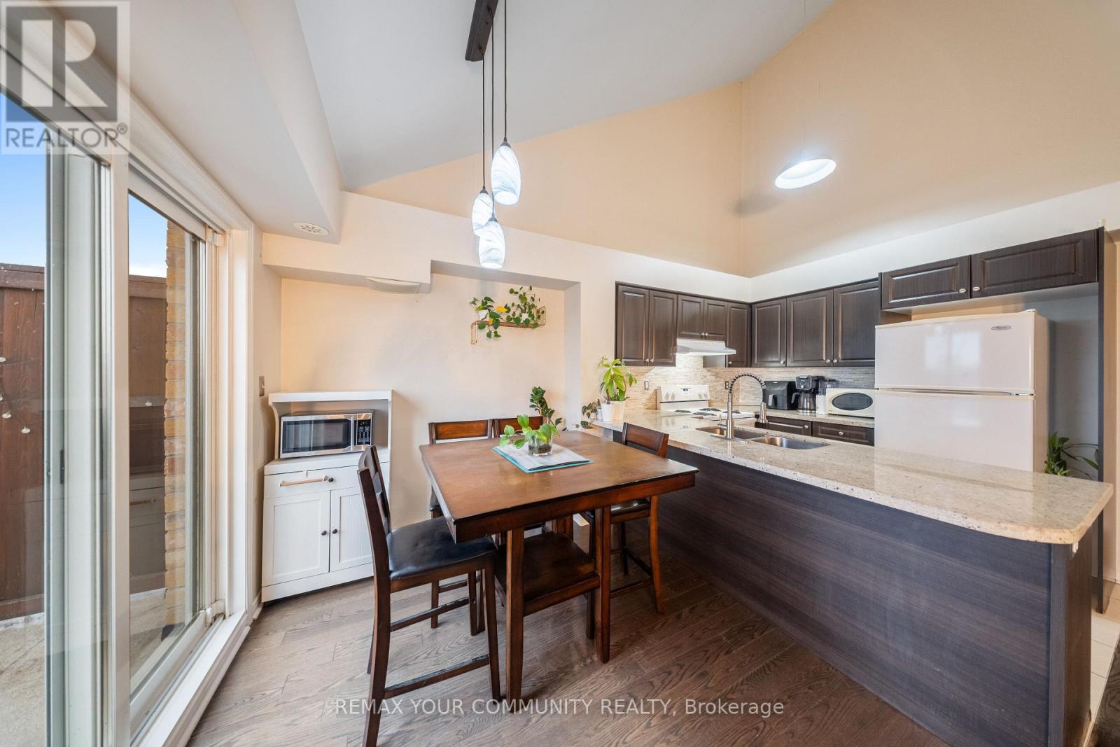 #48 651F WARDEN AVENUE - 26