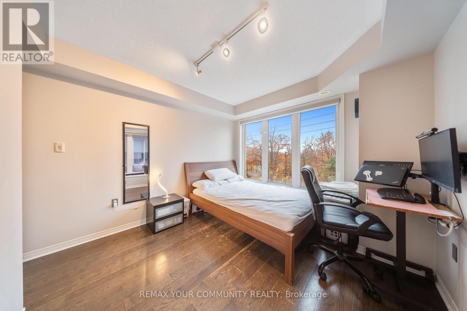 #48 651F WARDEN AVENUE - 35