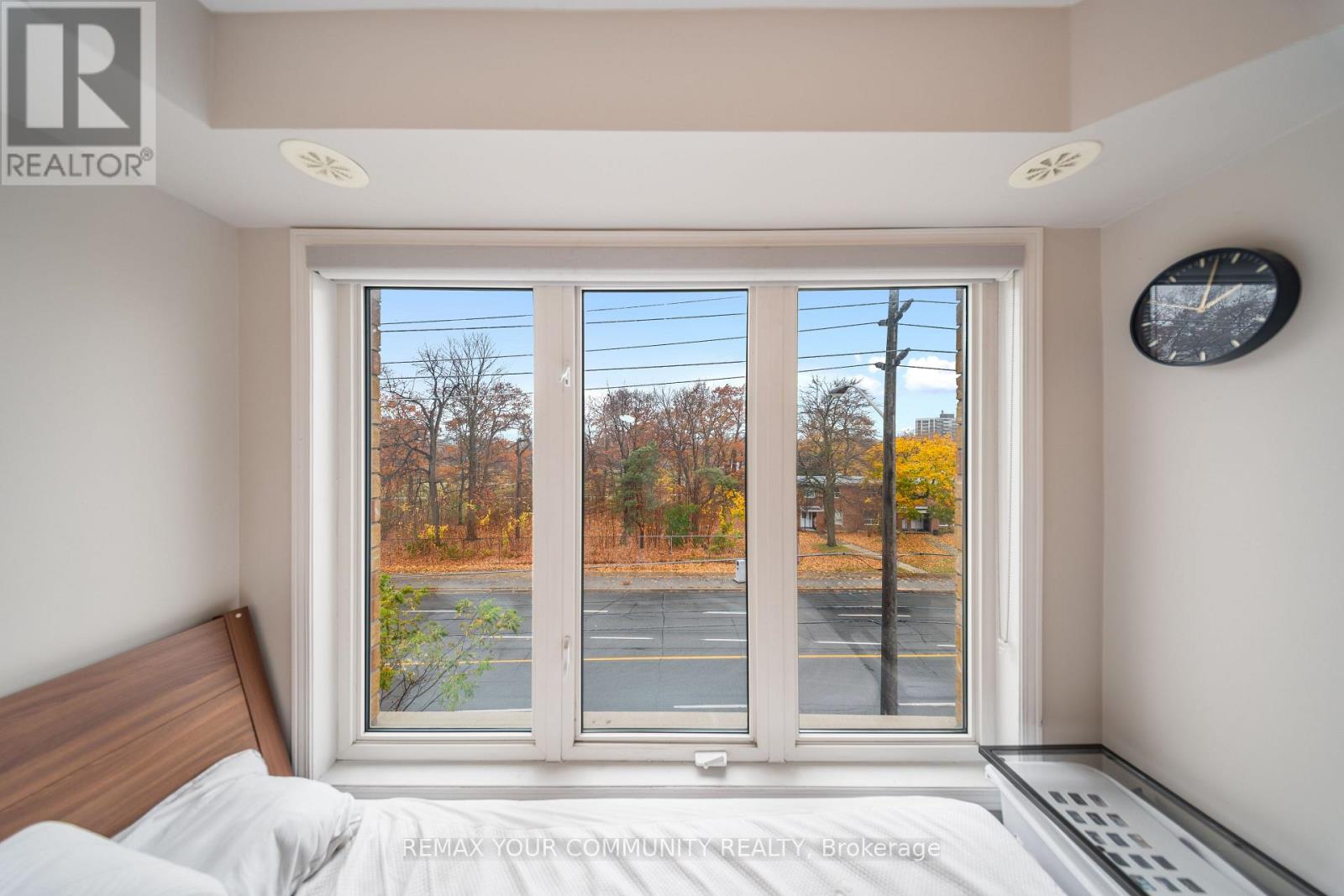 #48 651F WARDEN AVENUE - 37