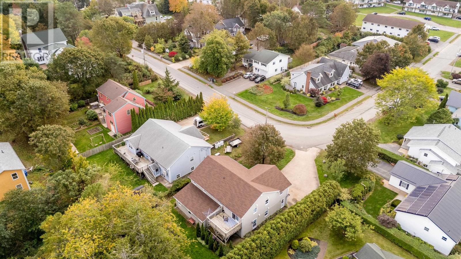 11 Robie Tufts Drive - 35