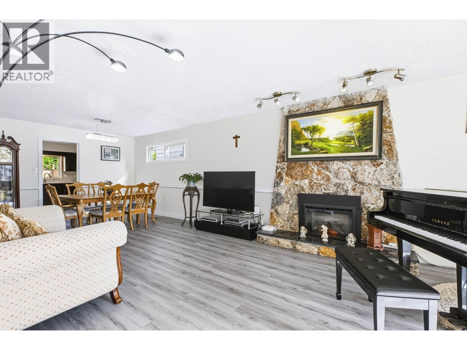 10680 HOLLYMOUNT DRIVE, Richmond - Image 1