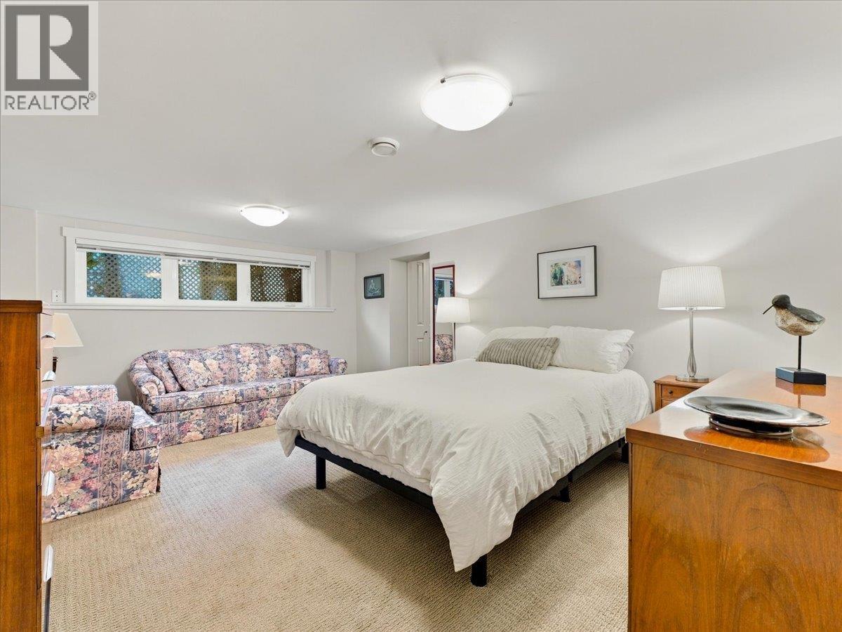 1160 14TH STREET, West Vancouver