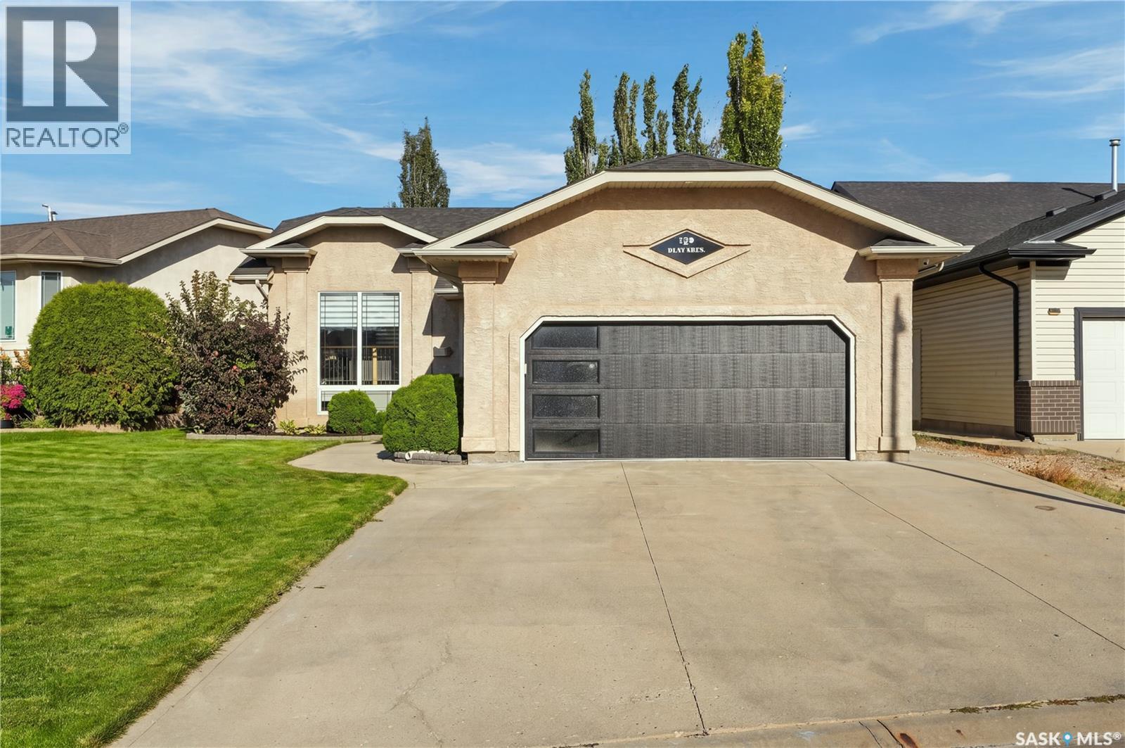 130 Kutz CRESCENT - 2