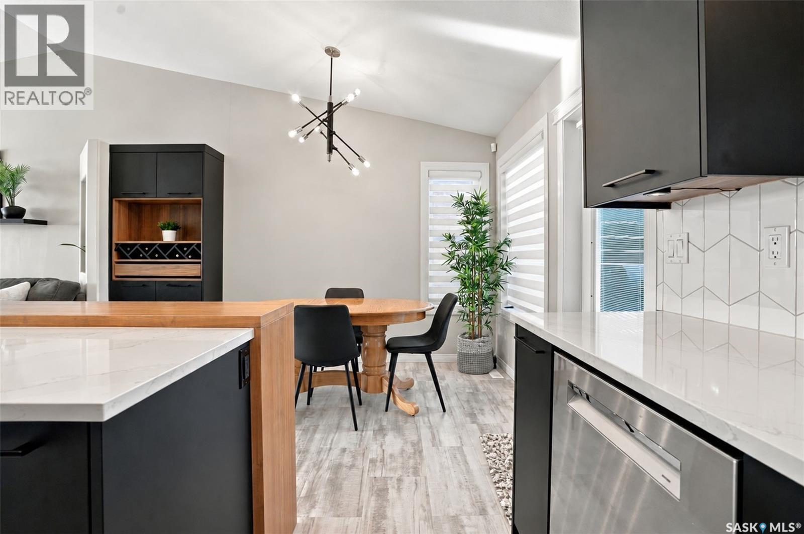 130 Kutz CRESCENT - Image 21