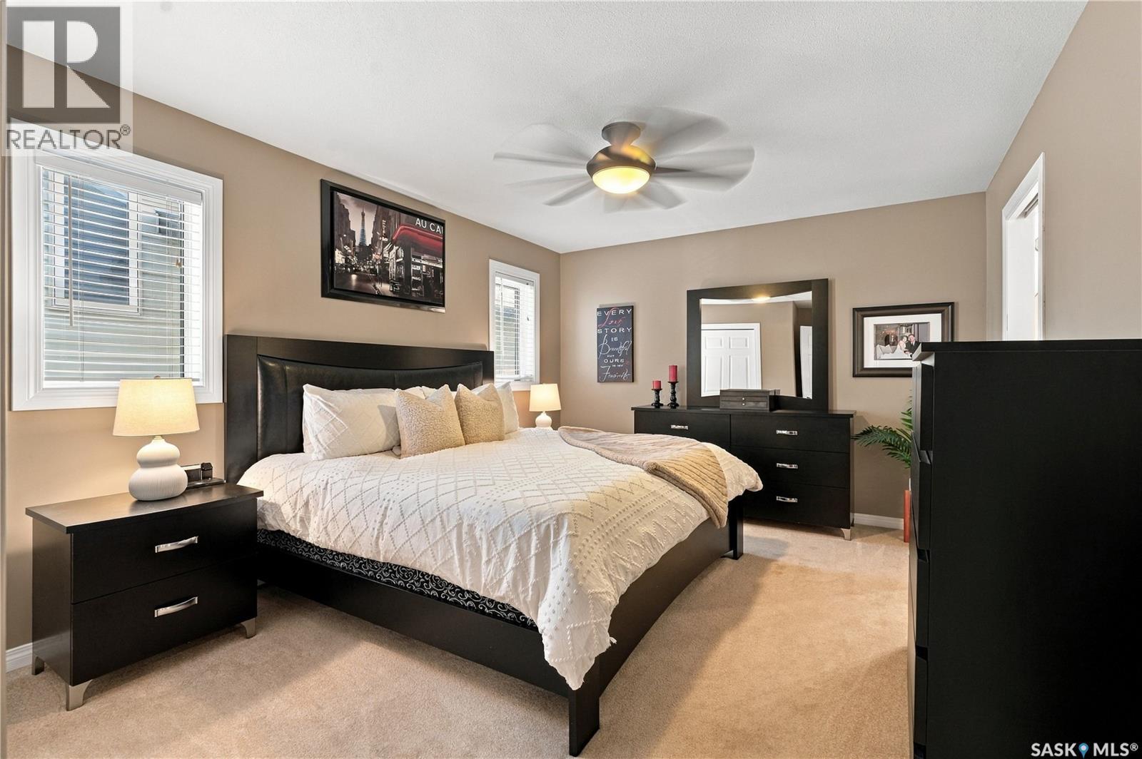 130 Kutz CRESCENT - Image 25