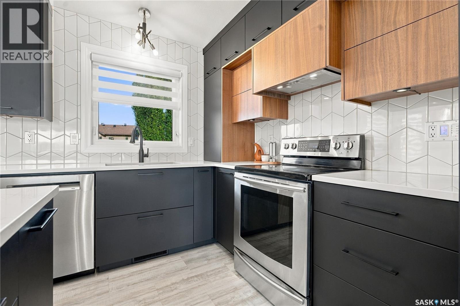130 Kutz CRESCENT - Image 18