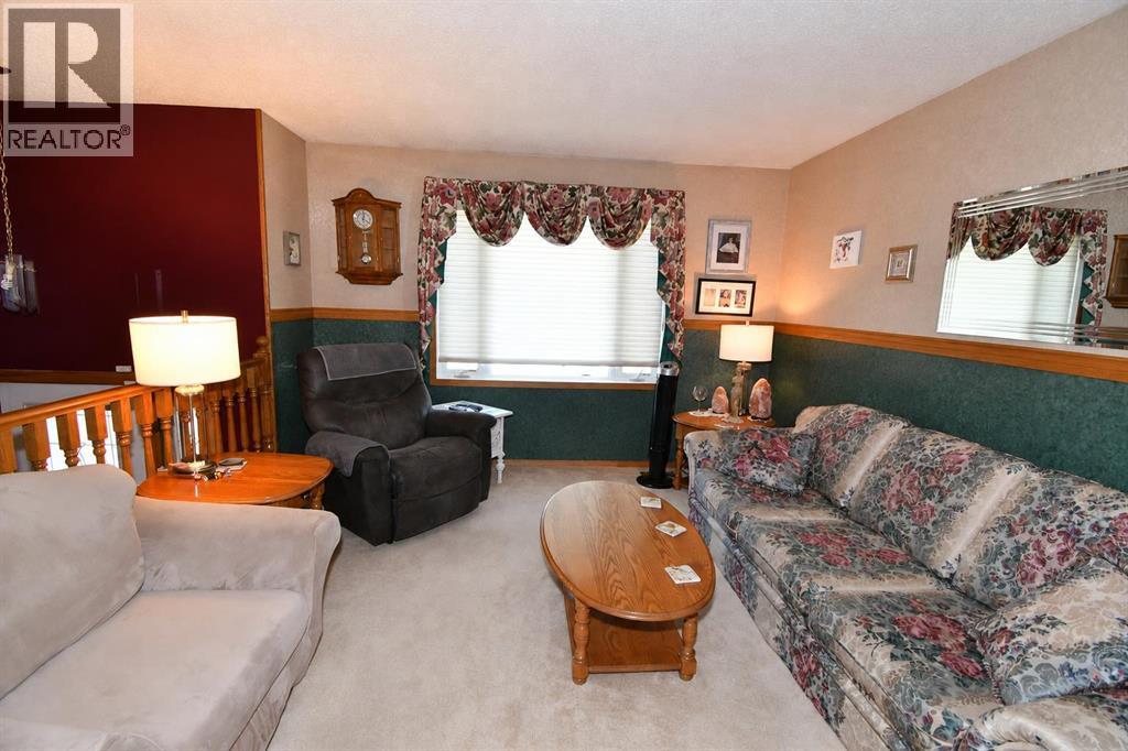 39 Chinook Road W - 5