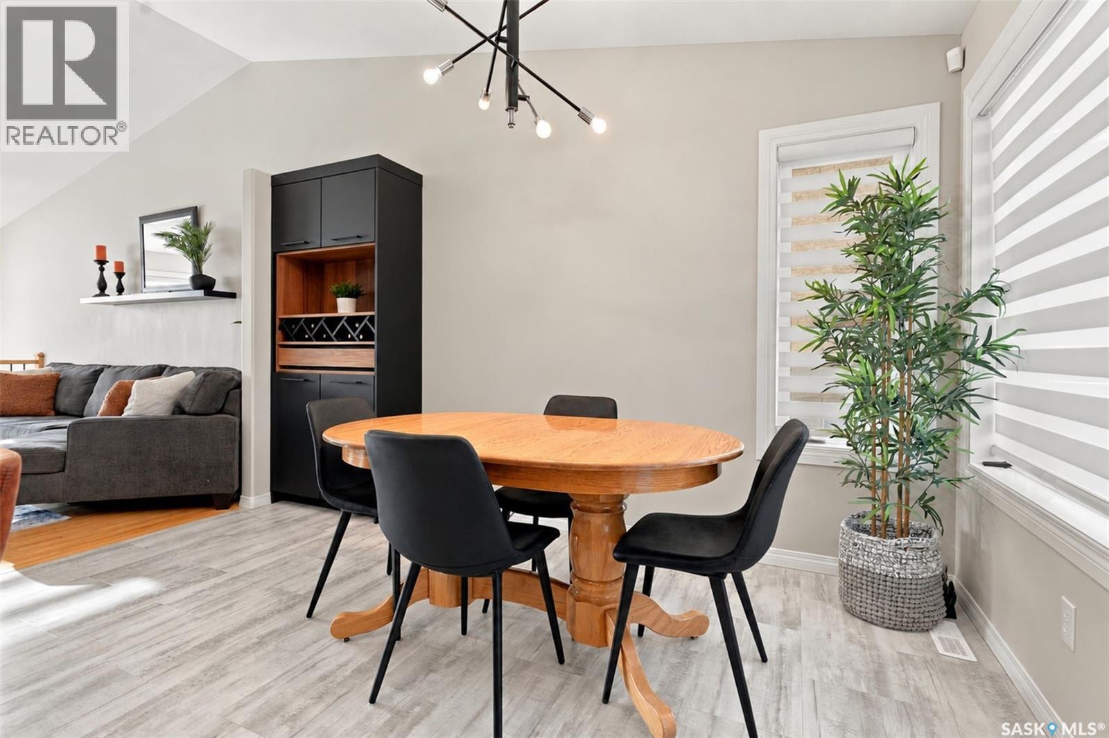 130 Kutz CRESCENT - Image 23
