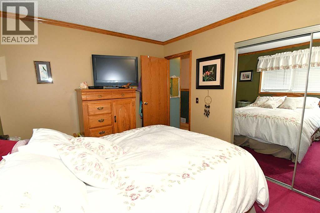 39 Chinook Road W - 17