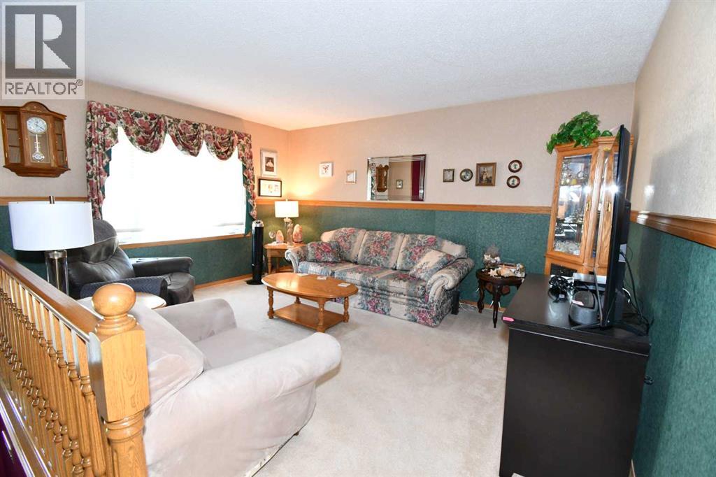 39 Chinook Road W - 4