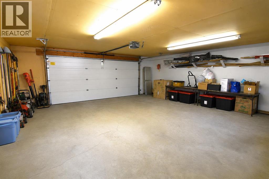 39 Chinook Road W - 48