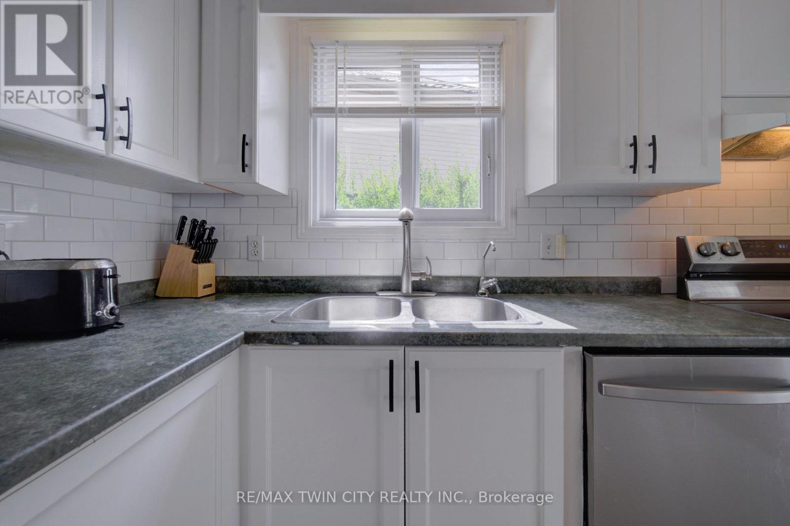 1064 Copper Leaf Crescent, Kitchener, ON photo 10