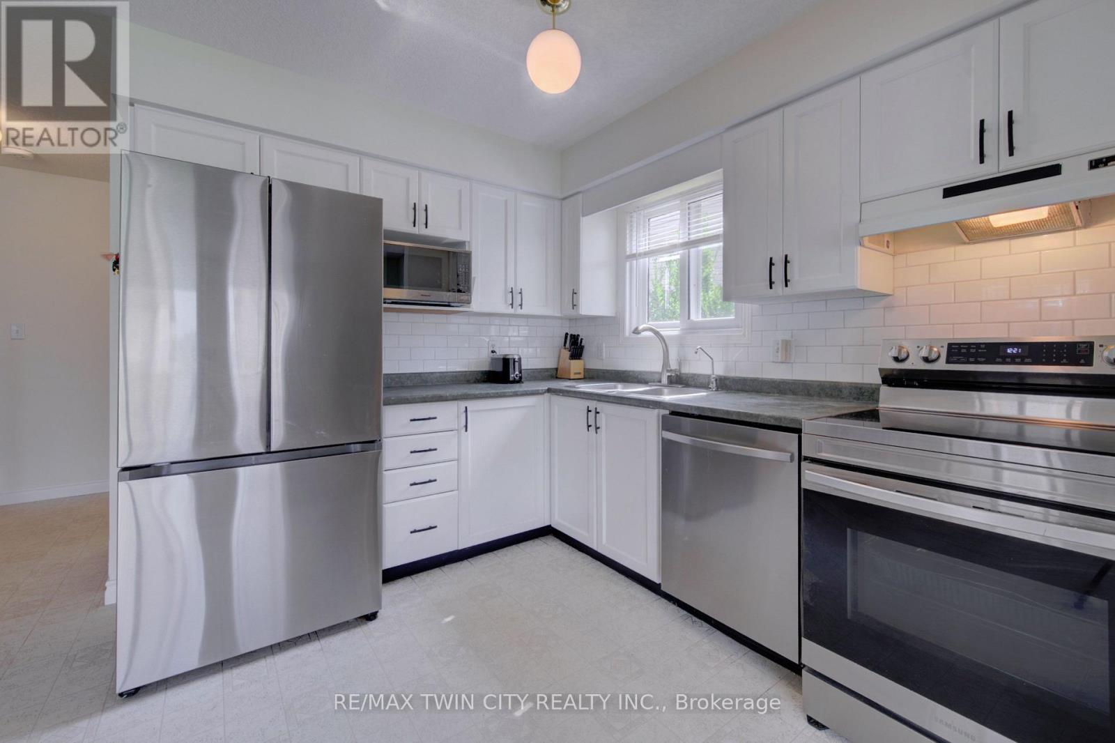 1064 Copper Leaf Crescent, Kitchener, ON photo 12