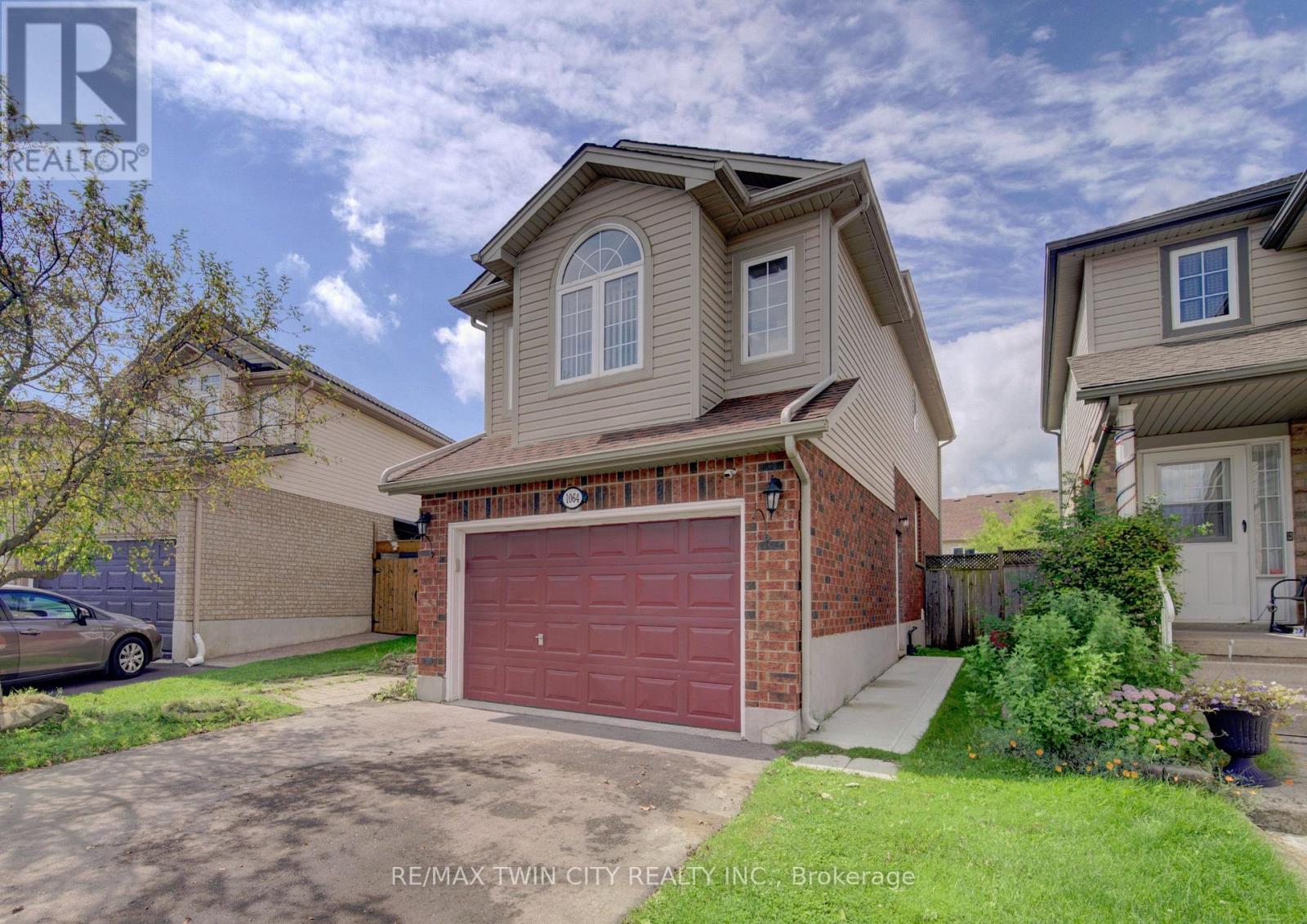 1064 COPPER LEAF CRESCENT — photo 2