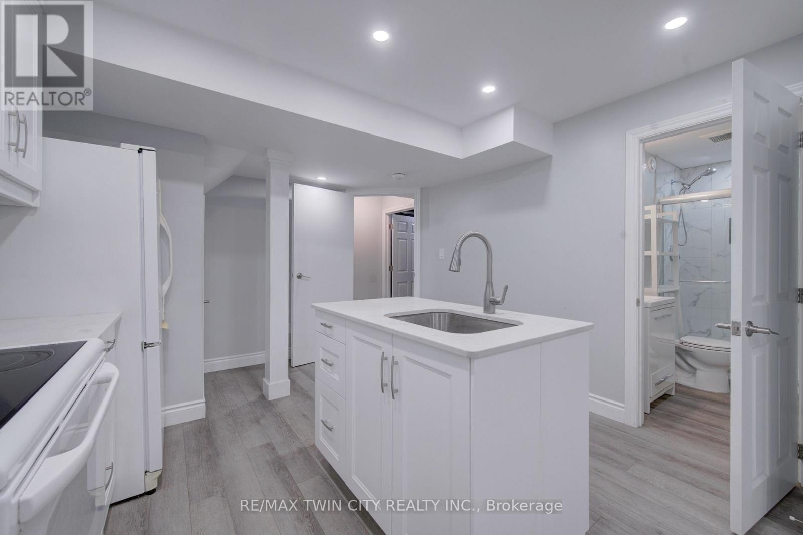 1064 COPPER LEAF CRESCENT - 33
