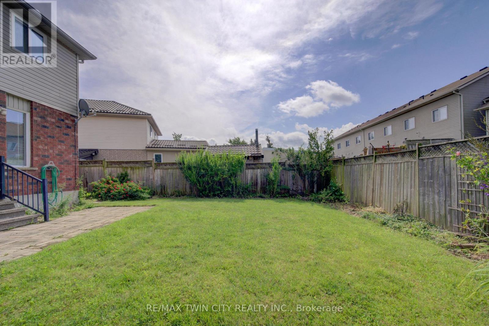 1064 COPPER LEAF CRESCENT - 37