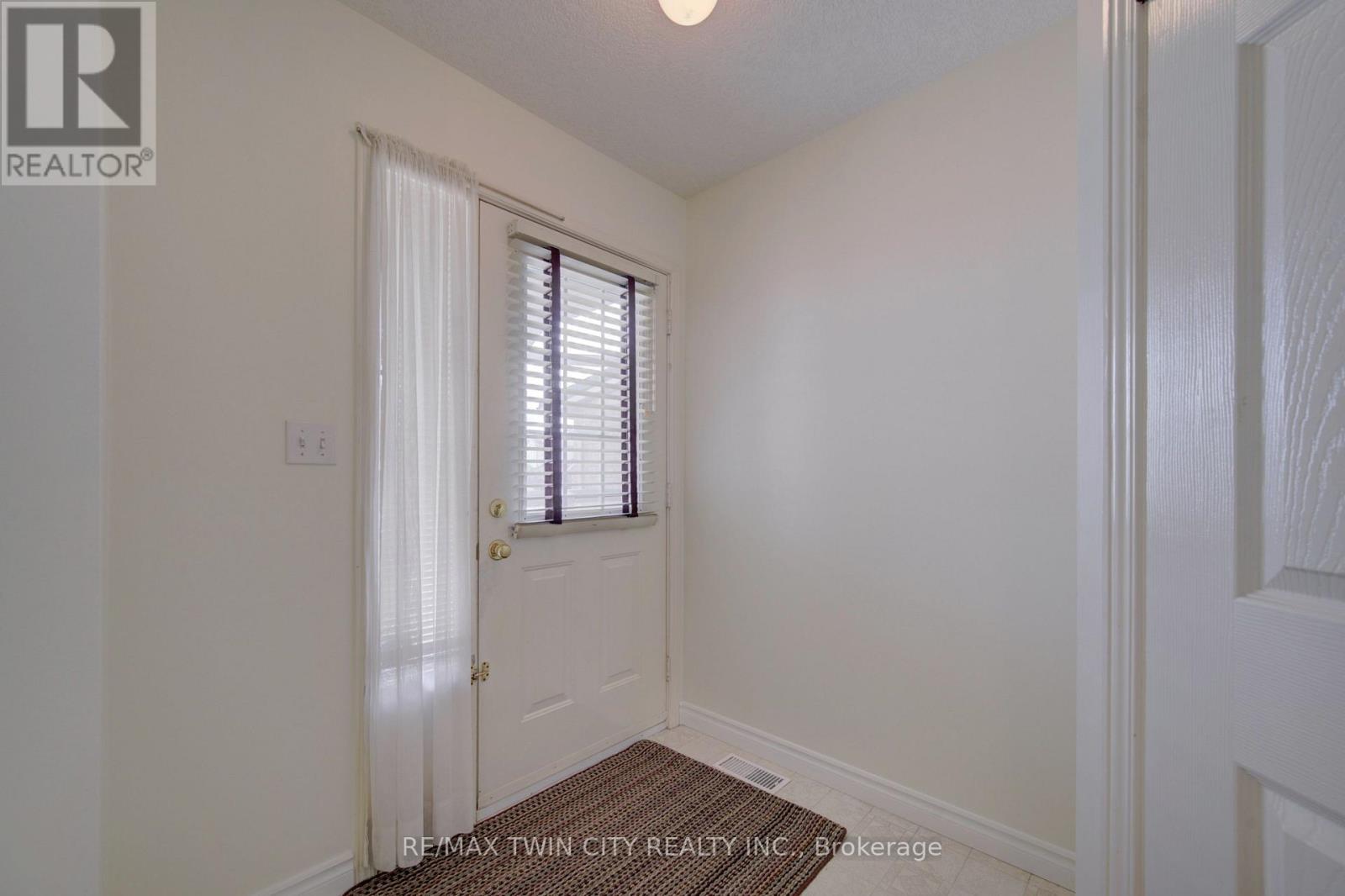 1064 Copper Leaf Crescent, Kitchener, ON photo 4