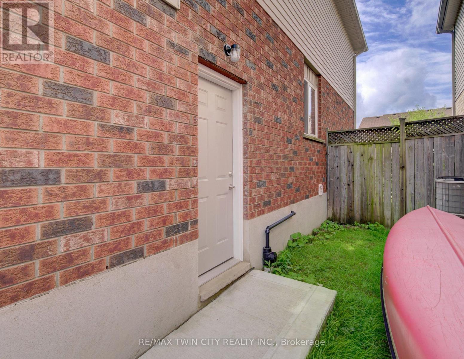 1064 Copper Leaf Crescent, Kitchener, ON photo 45