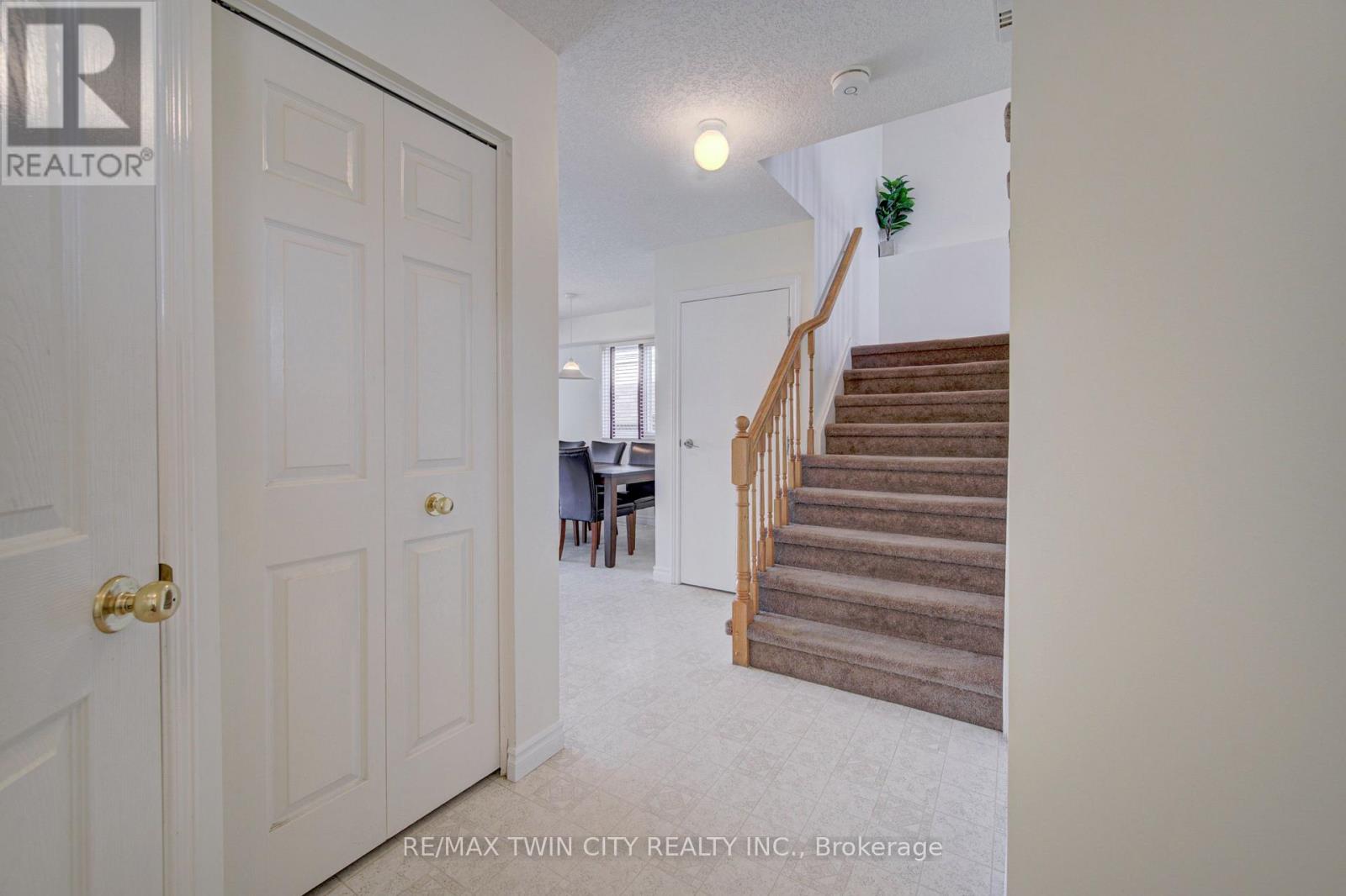 1064 Copper Leaf Crescent, Kitchener, ON photo 5