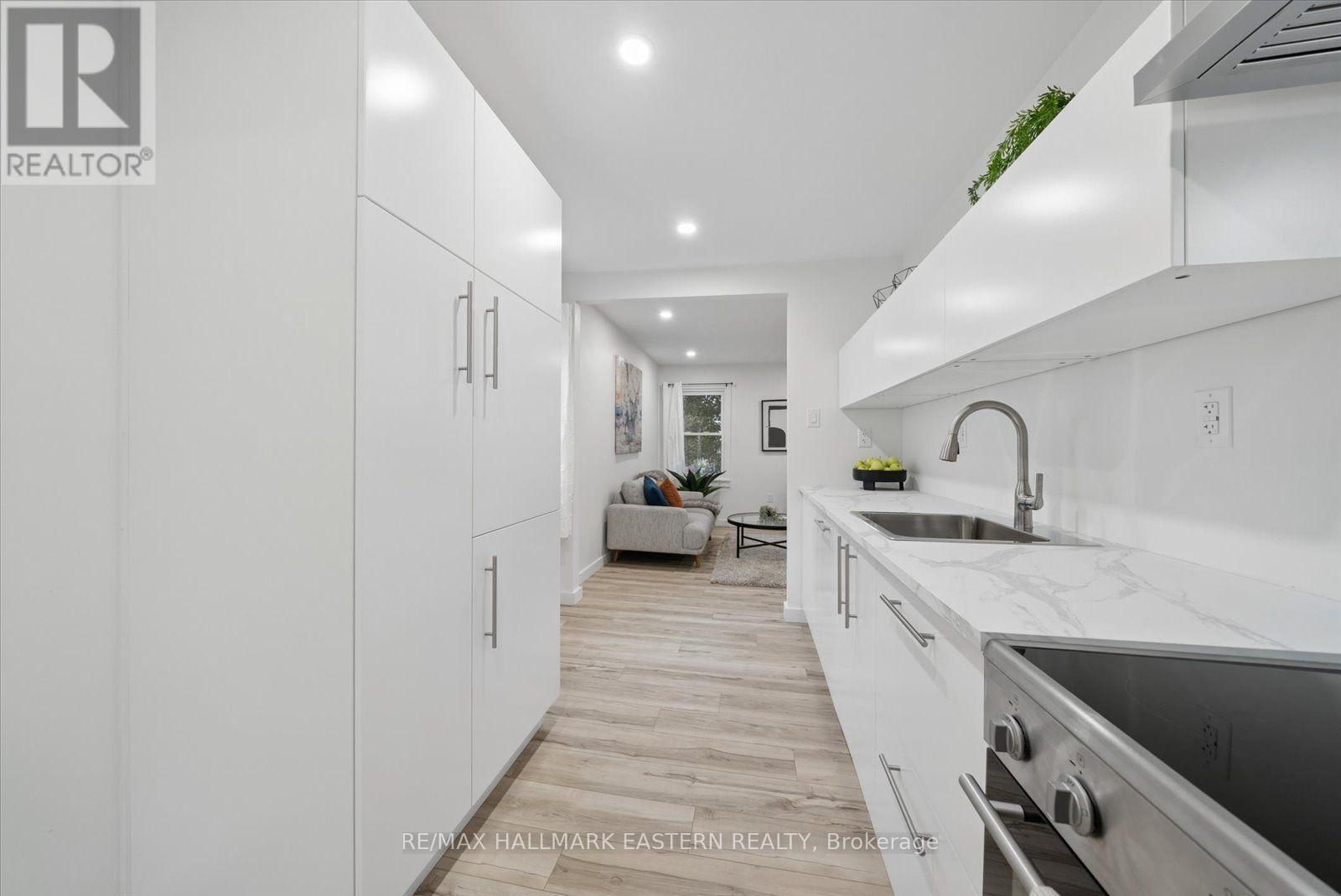 482 WELLINGTON STREET W - 10