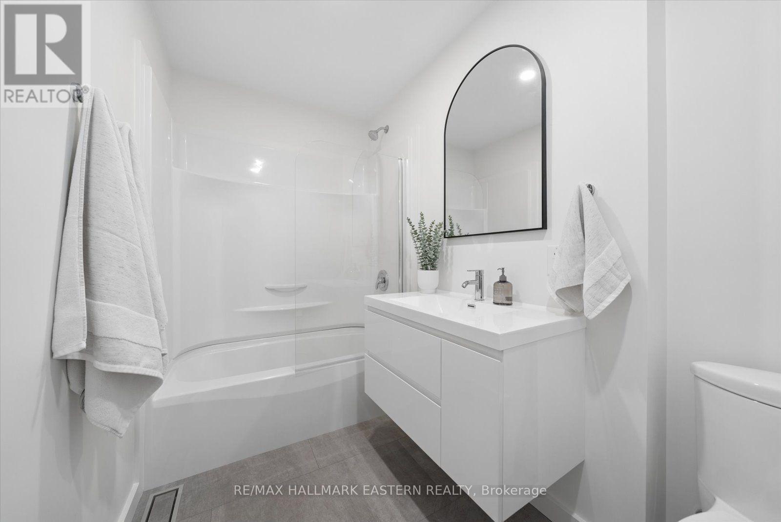 482 Wellington Street West, Peterborough, ON photo 16