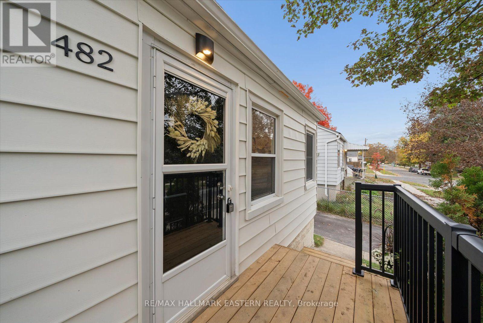 482 WELLINGTON STREET W - 2