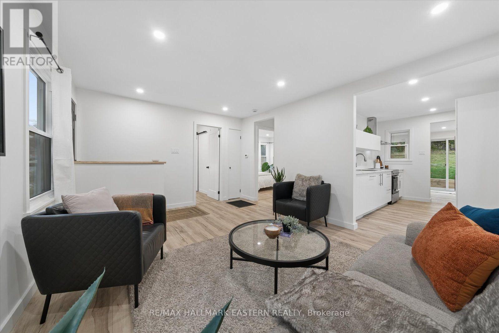 482 Wellington Street West, Peterborough, ON photo 8