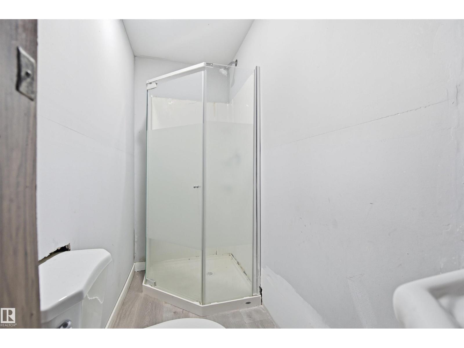 13223 85 ST NW - 21
