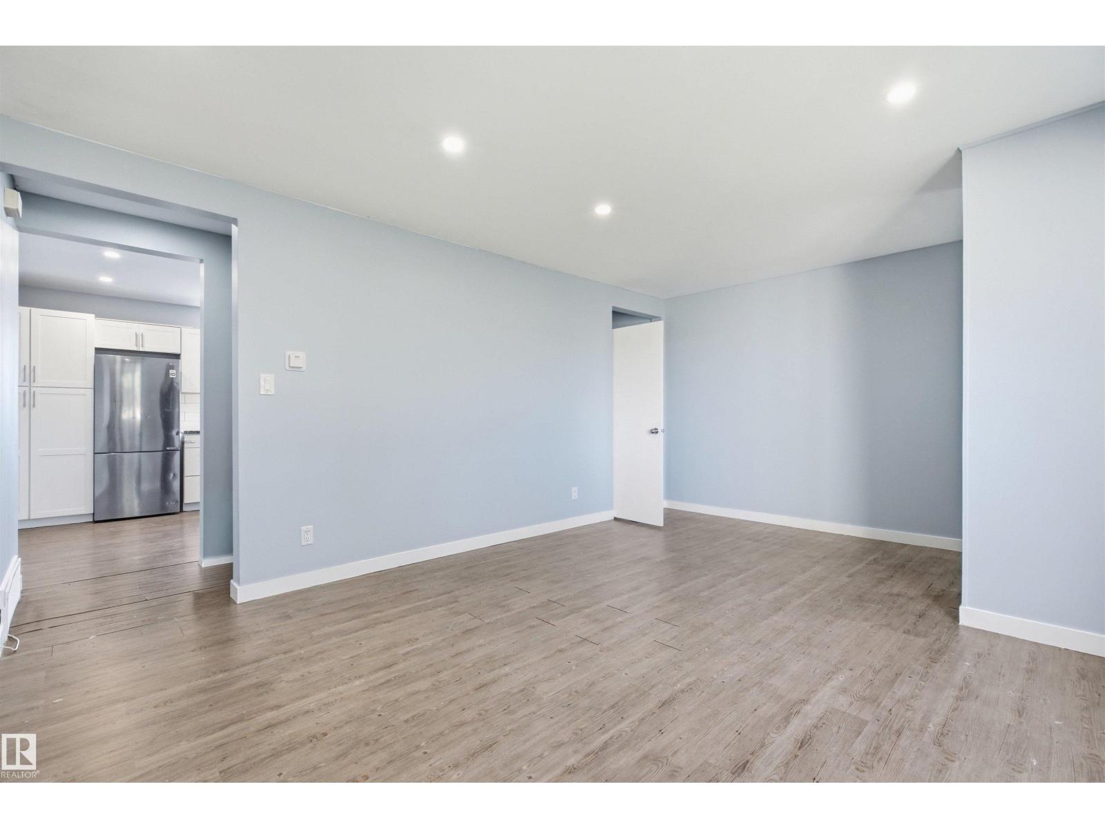 13223 85 ST NW - 4