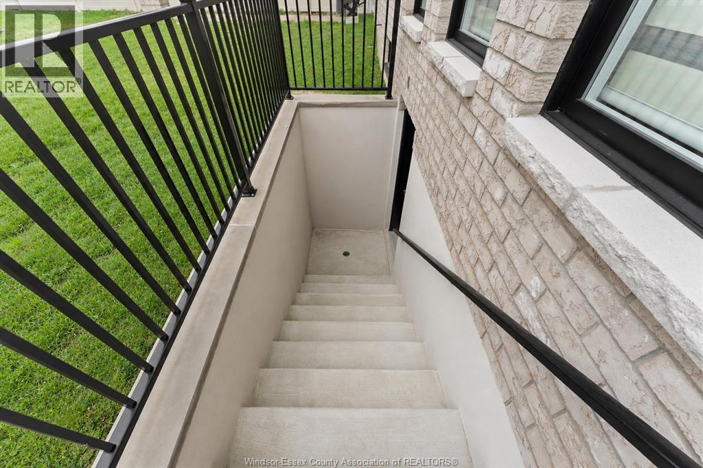 570 ORCHARDS CRESCENT - 35