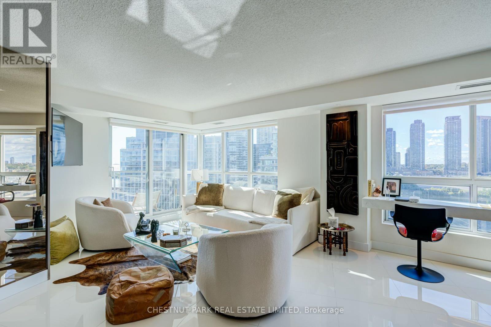 2111 Lake Shore Boulevard West — photo 10