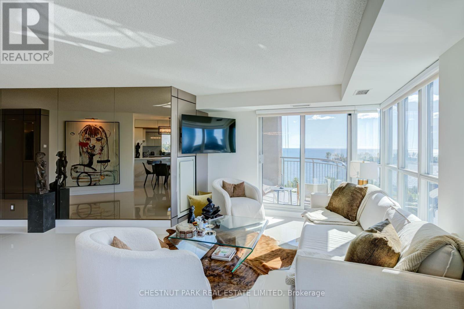 2111 Lake Shore Boulevard West — photo 11