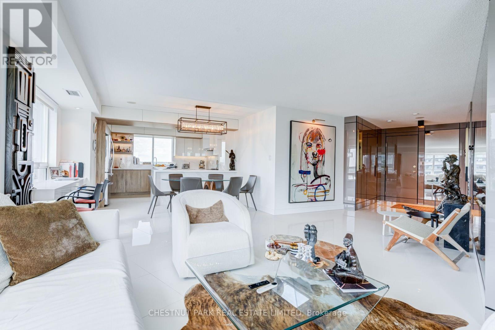 2111 Lake Shore Boulevard West — photo 12