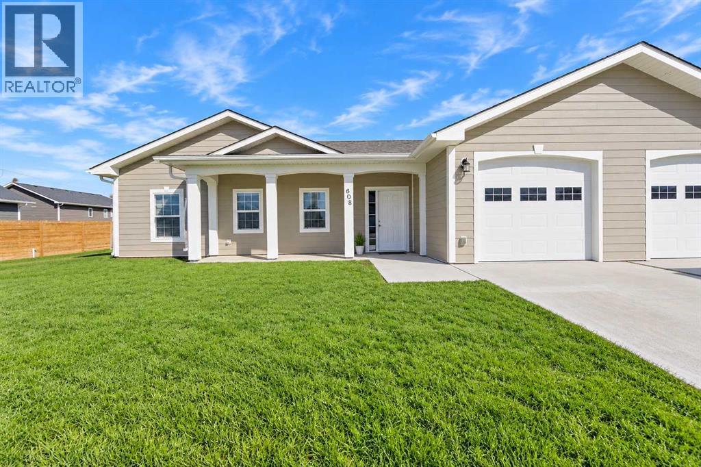 608 10 Avenue W - 1