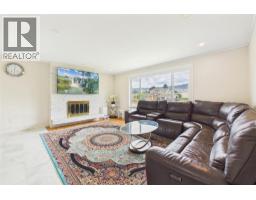 Kitchen - 610 Ziprick Road, Kelowna, BC V1X5R5 Photo 11