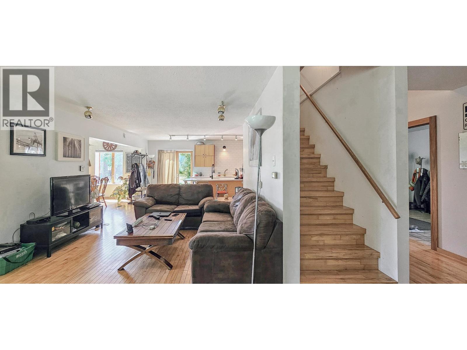 3560 Island Pond Road - 26