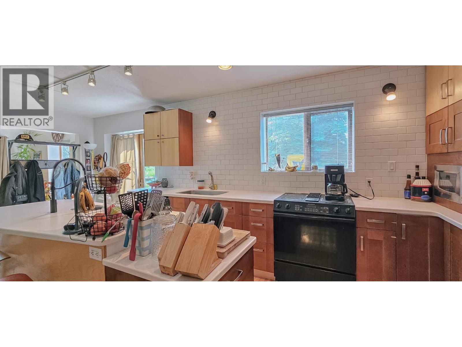 3560 Island Pond Road - 7
