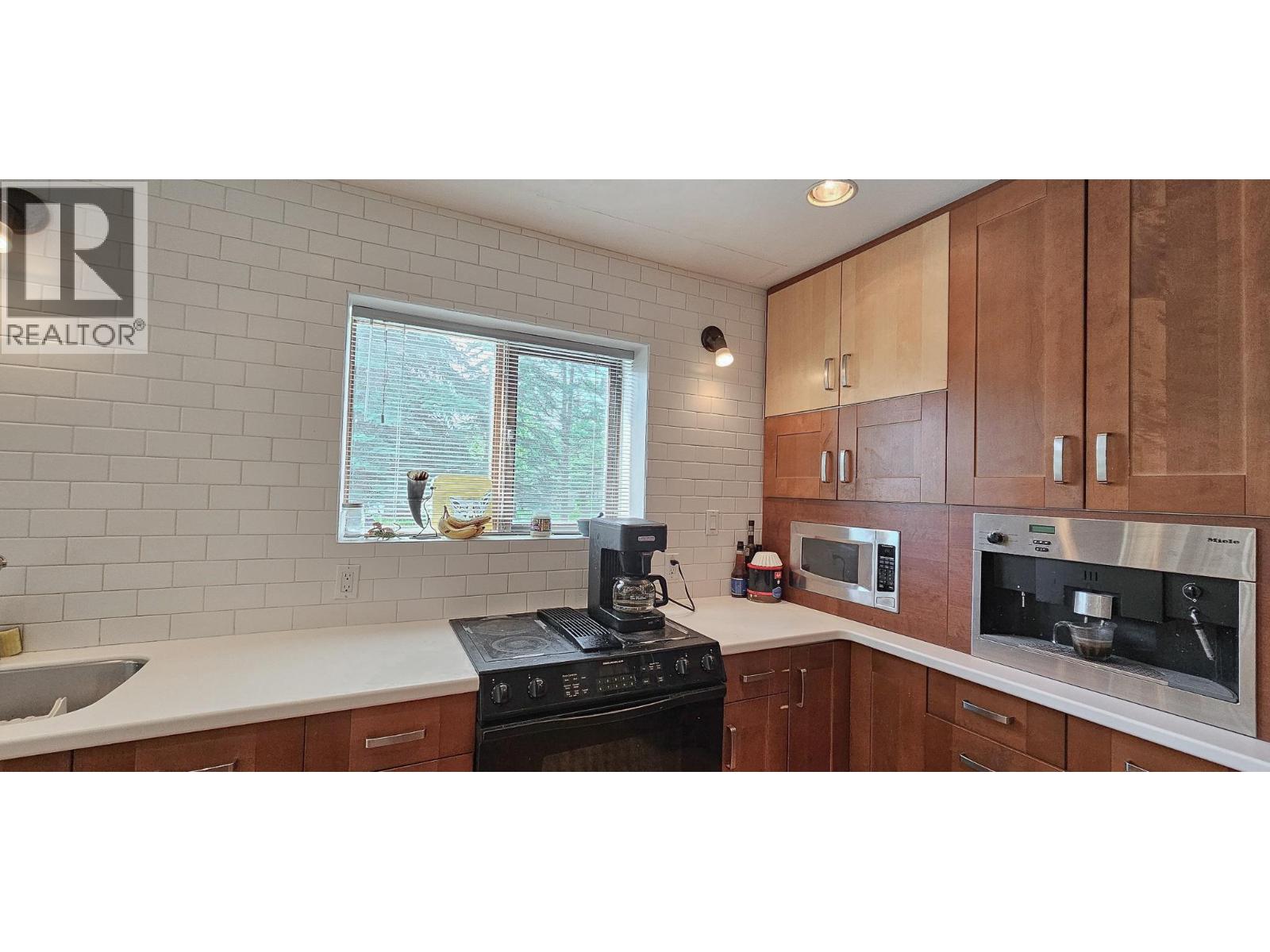 3560 Island Pond Road - 9