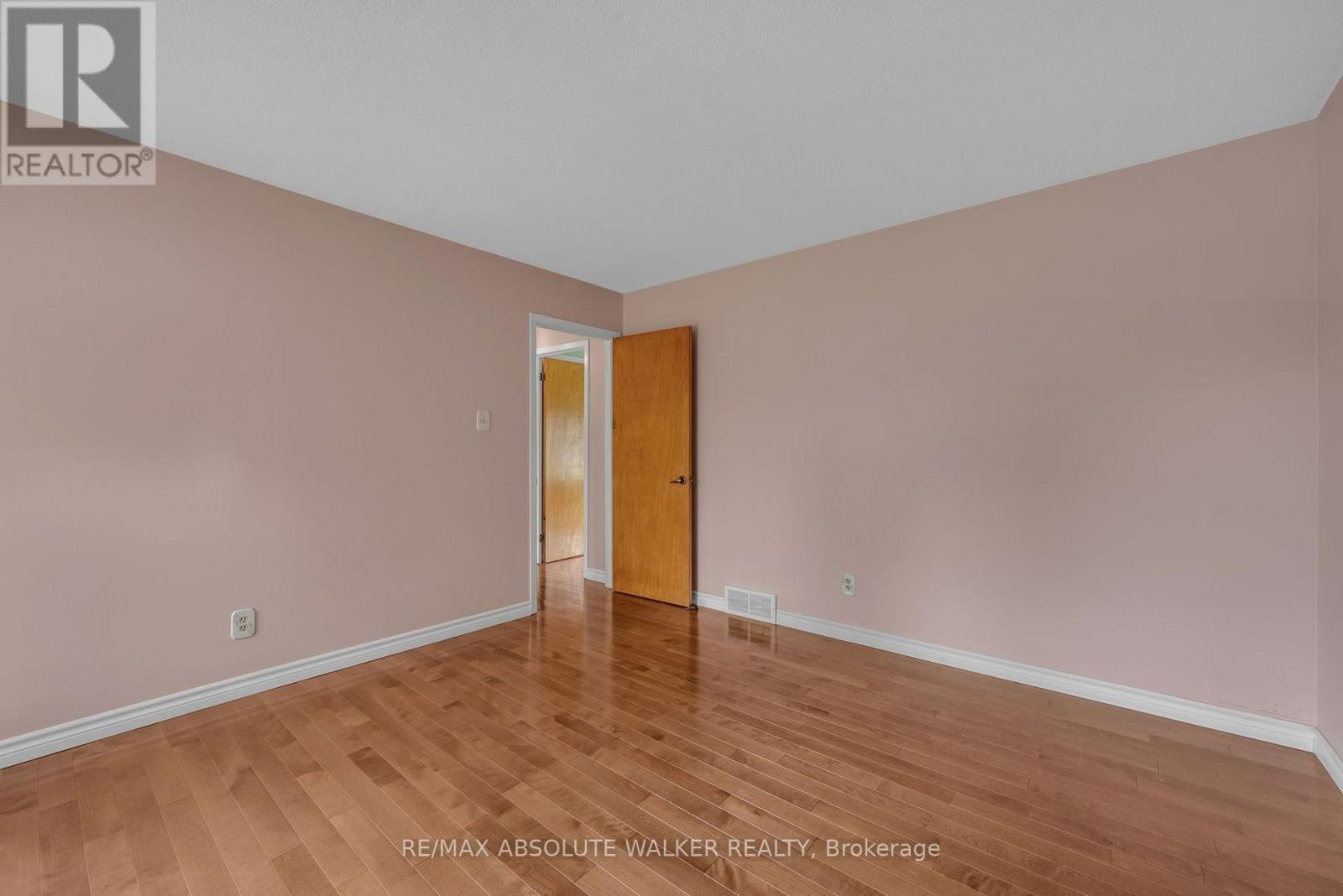 29 JONATHAN PACK STREET - 16