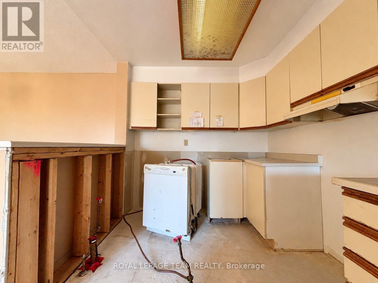 #201 455 CANTEVAL TERRACE - Image 9