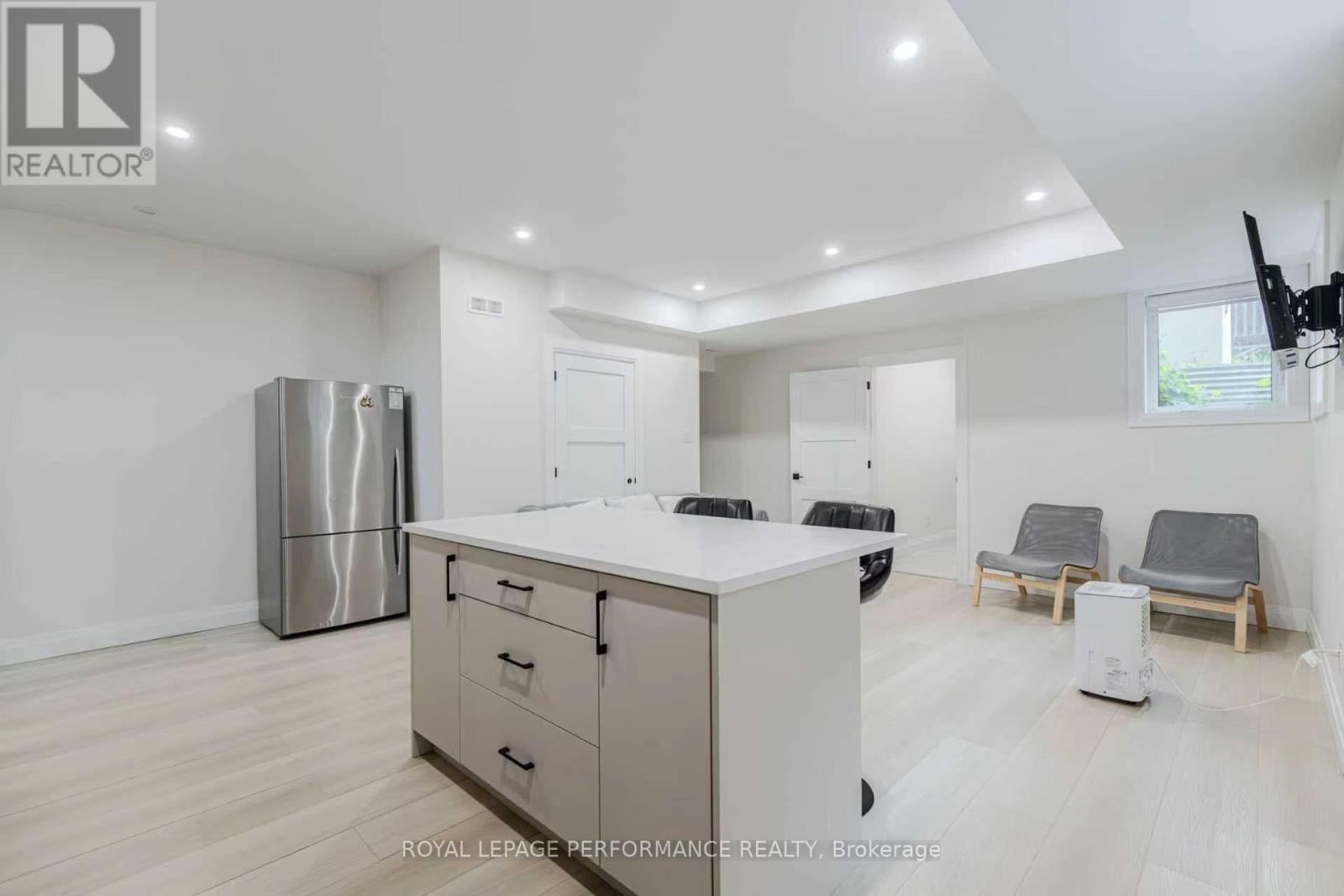 Unit B - 819 Aaron Avenue