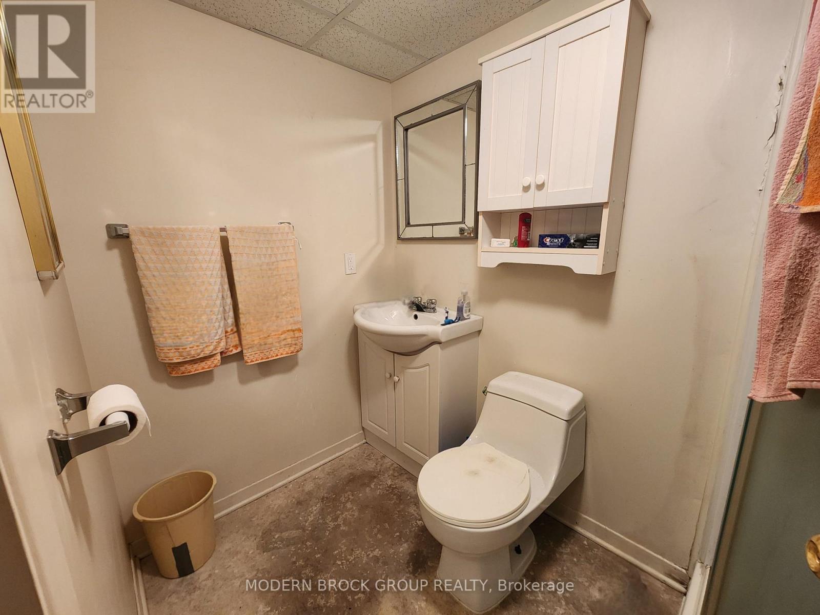 944 MACKENZIE ROAD - Image 32