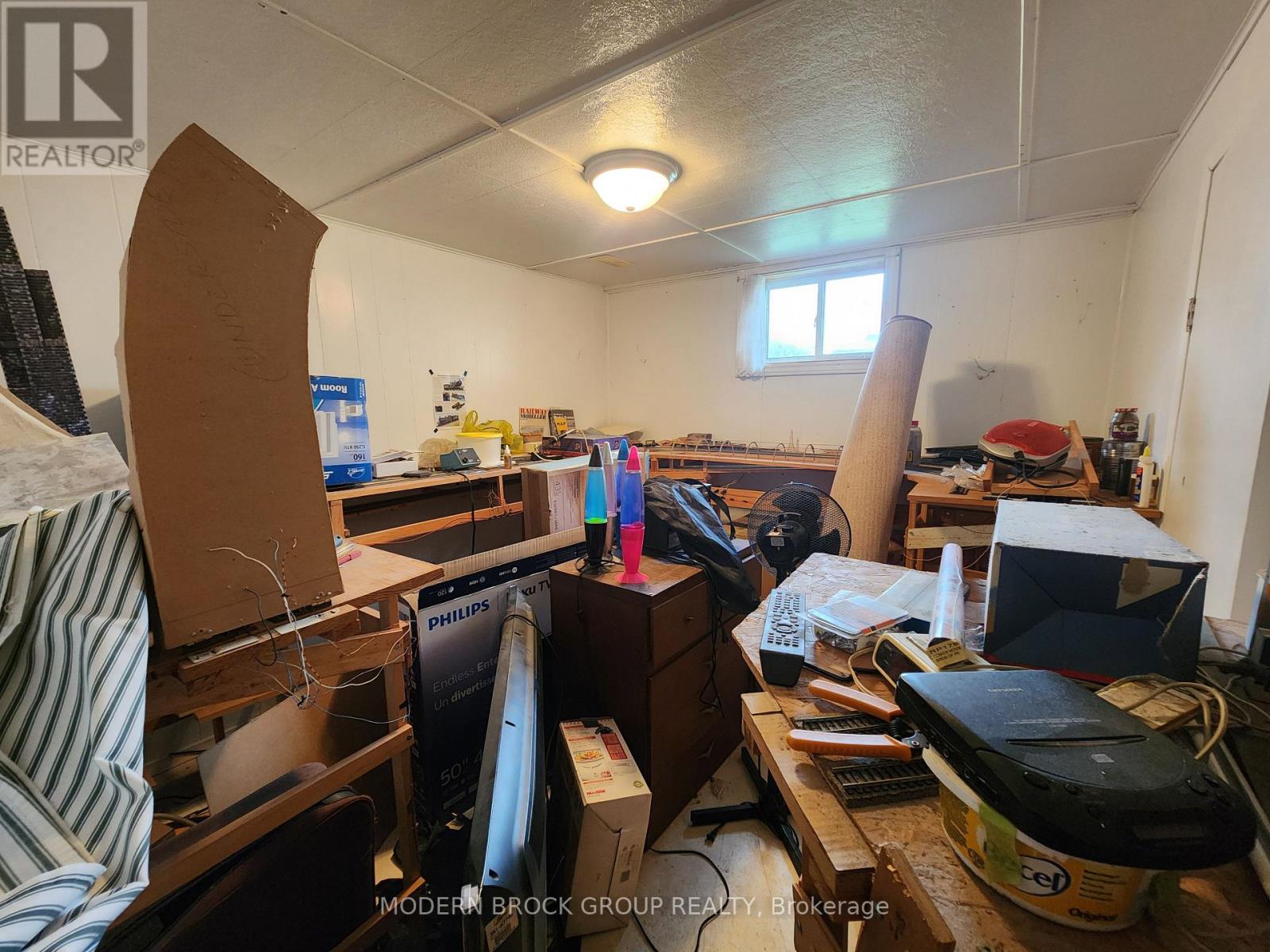 944 MACKENZIE ROAD - 36