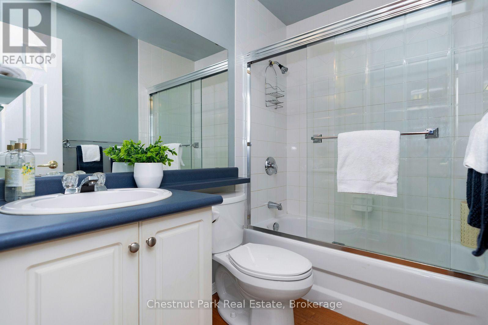 678 Johnston Park Avenue, Collingwood photo 12